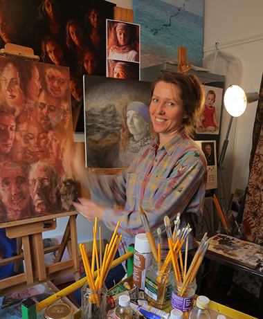 Image of Sonja Rivett-Carnac painting